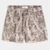 Φλις σορτς Camo στο μέσο του μηρού Φλις σορτς Camo στο μέσο του μηρού