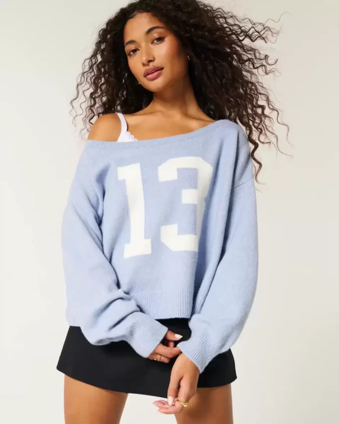 Γραφικό πουλόβερ Hollister Comfy Cloud Easy Off-the-Shoulder Number Γραφικό πουλόβερ Hollister Comfy Cloud Easy Off-the-Shoulder Number