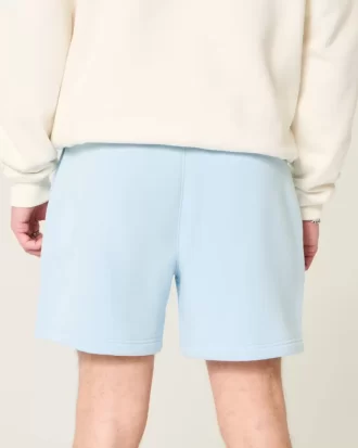 Φαρδύ σορτς Hollister Feel Good Fleece στο μέσο του μηρού