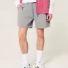 Φαρδύ σορτς Hollister Feel Good Fleece στο μέσο του μηρού Φαρδύ σορτς Hollister Feel Good Fleece στο μέσο του μηρού
