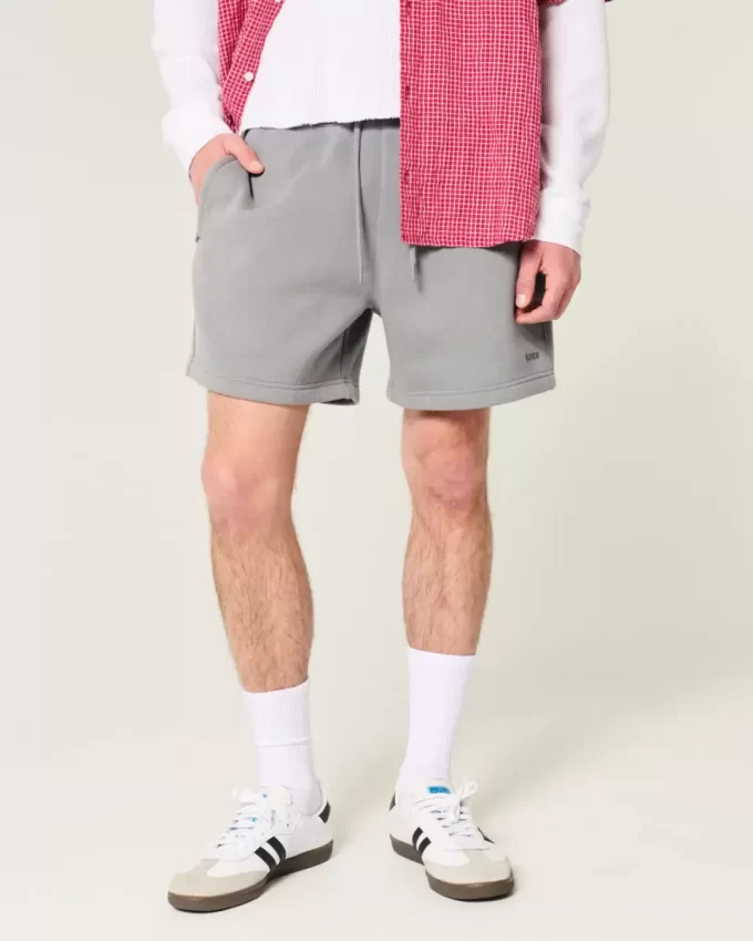Φαρδύ σορτς Hollister Feel Good Fleece στο μέσο του μηρού Φαρδύ σορτς Hollister Feel Good Fleece στο μέσο του μηρού