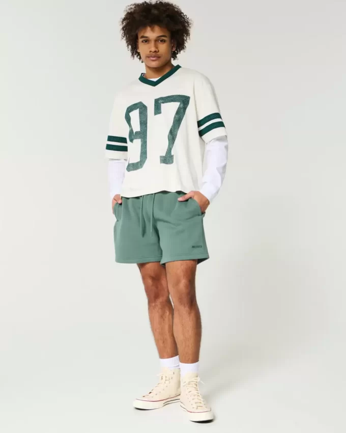 Φαρδύ σορτς Hollister Feel Good Fleece στο μέσο του μηρού Φαρδύ σορτς Hollister Feel Good Fleece στο μέσο του μηρού