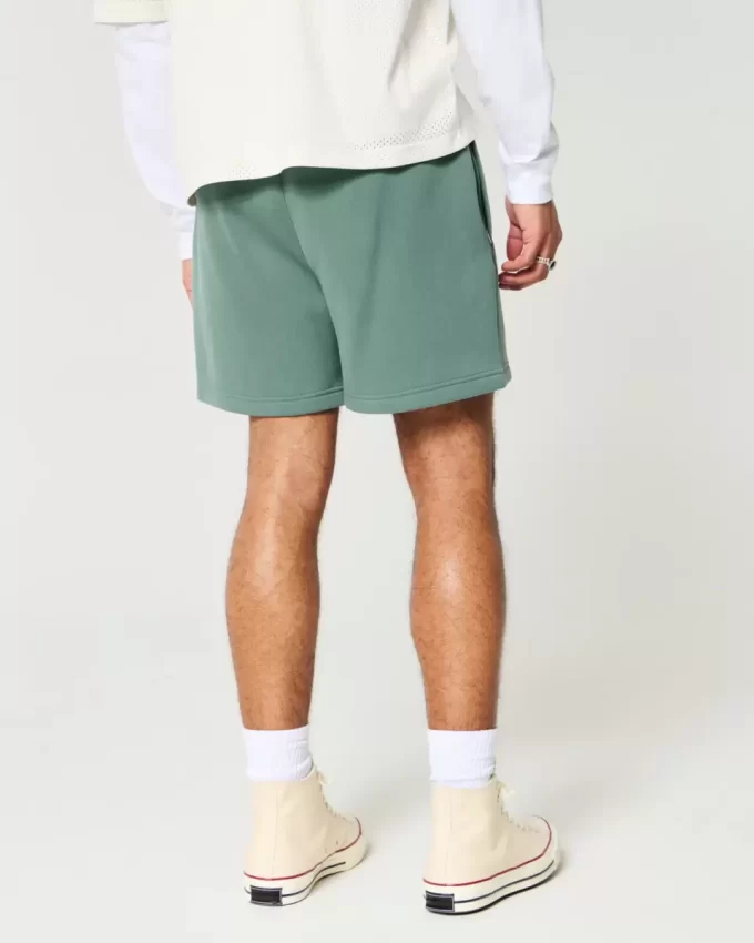 Φαρδύ σορτς Hollister Feel Good Fleece στο μέσο του μηρού Φαρδύ σορτς Hollister Feel Good Fleece στο μέσο του μηρού