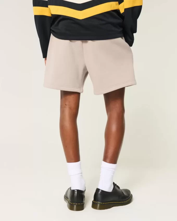 Φαρδύ σορτς Hollister Feel Good Fleece στο μέσο του μηρού Φαρδύ σορτς Hollister Feel Good Fleece στο μέσο του μηρού