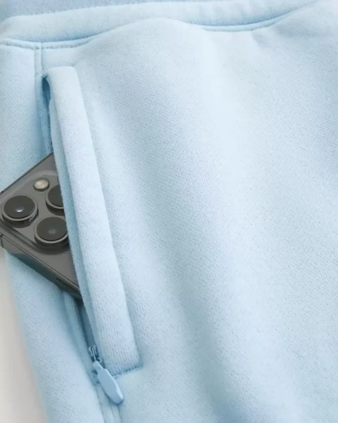 Φαρδύ σορτς Hollister Feel Good Fleece στο μέσο του μηρού Φαρδύ σορτς Hollister Feel Good Fleece στο μέσο του μηρού