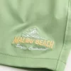 Γραφικά μπαούλα βόλεϊ στο μέσο του μηρού Malibu Beach Γραφικά μπαούλα βόλεϊ στο μέσο του μηρού Malibu Beach