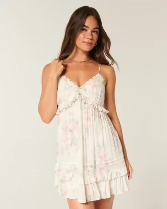 Μίνι φόρεμα με καρφιά βολάν Μίνι φόρεμα με καρφιά βολάν