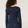 Άνετο μπλουζάκι πιτζάμα με λουλούδια Άνετο μπλουζάκι πιτζάμα με λουλούδια