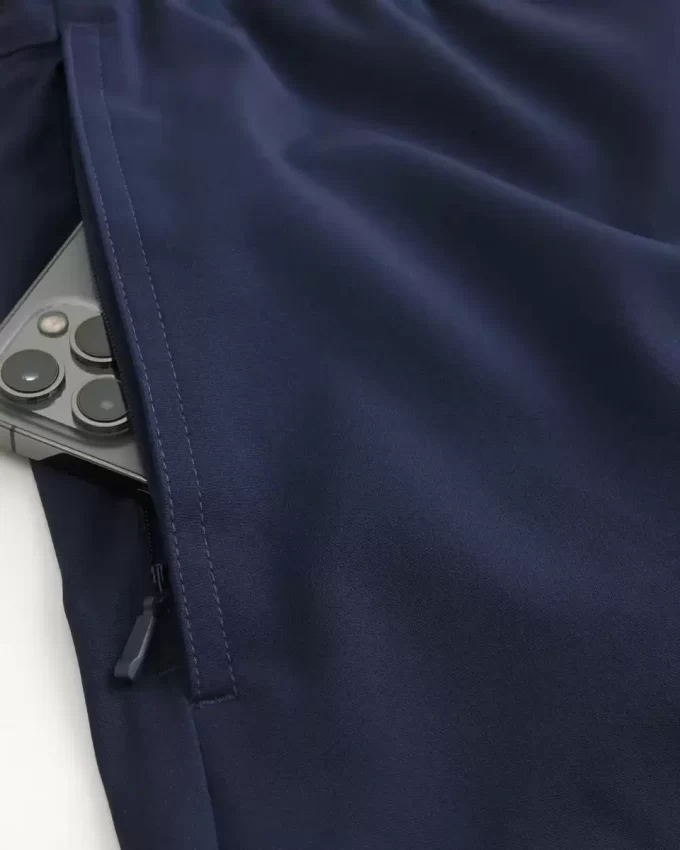 Υβριδικό ενεργό σορτς στο μέσο του μηρού Υβριδικό ενεργό σορτς στο μέσο του μηρού