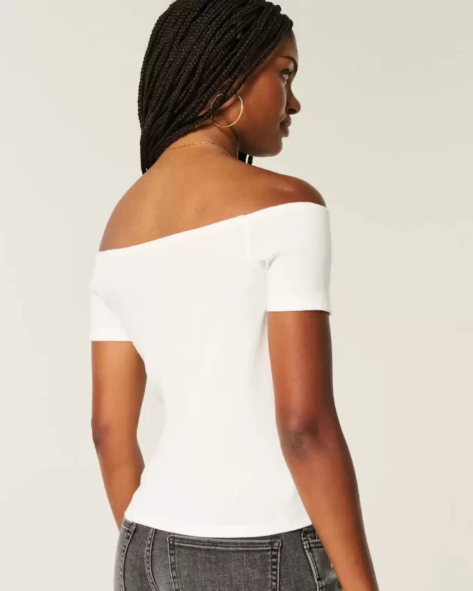 Χαριτωμένο γραφικό μπλουζάκι off-the-Shoulder Χαριτωμένο γραφικό μπλουζάκι off-the-Shoulder