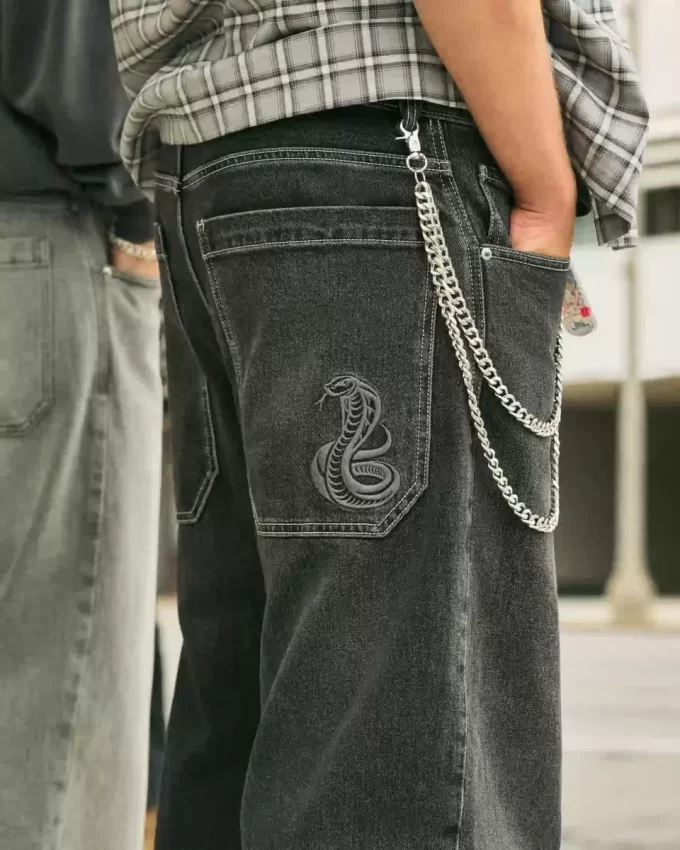 Πλυμένο Μαύρο Κεντημένο Φίδι Skater Baggy Jeans Πλυμένο Μαύρο Κεντημένο Φίδι Skater Baggy Jeans